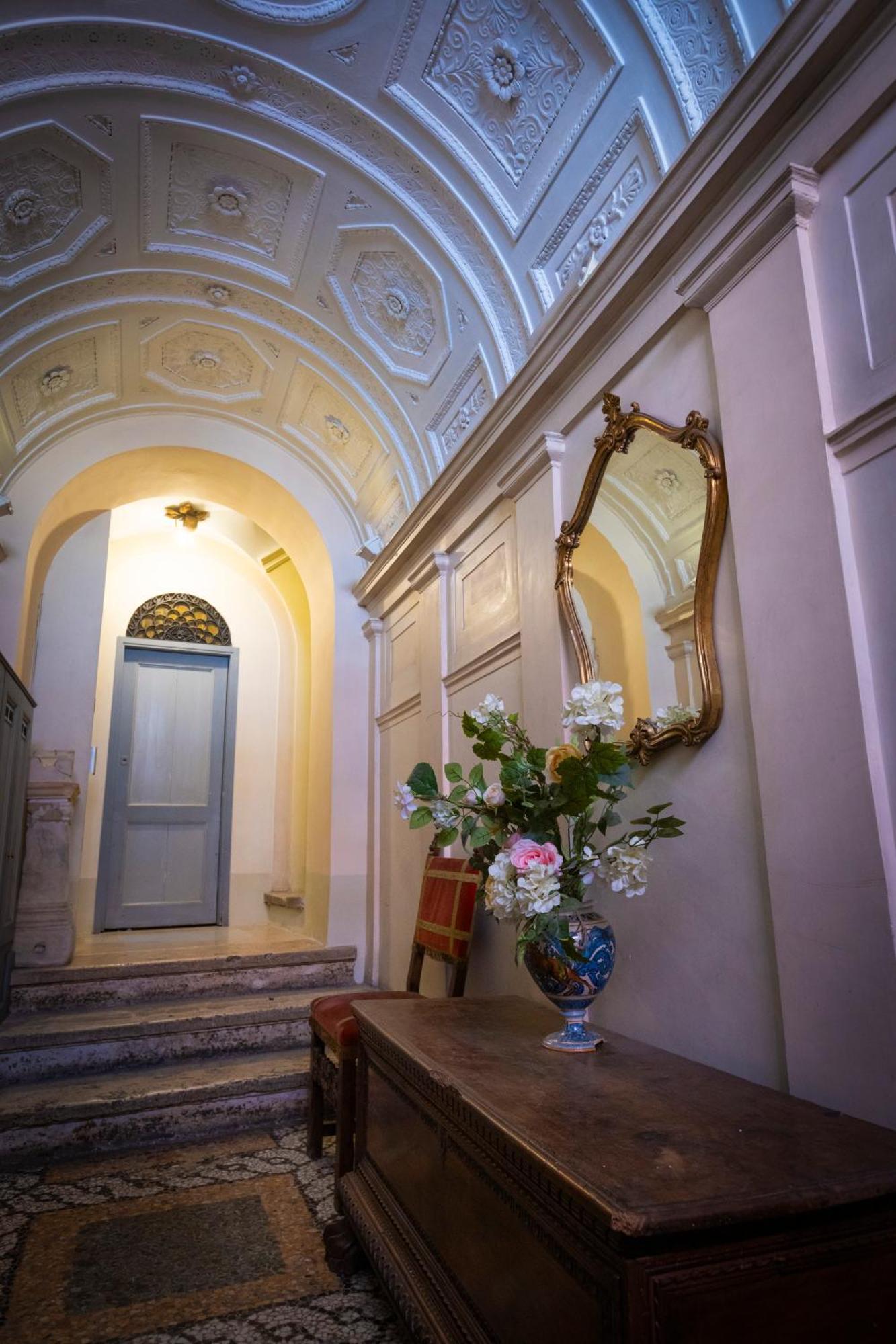 Barberini Apt Close To Fontana Di Trevi 로마 외부 사진